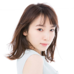 飯豊まりえ「セーラー服写真」に「ガッキーの真似しすぎ!」の指摘