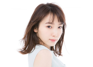 飯豊まりえ「セーラー服写真」に「ガッキーの真似しすぎ!」の指摘