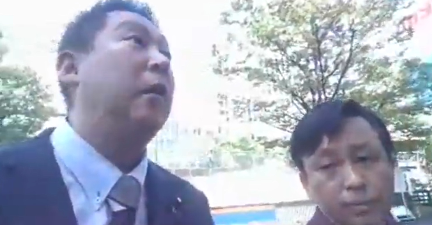 N国・立花党首と菅野完氏の「公開討論」が新宿駅東口で開始