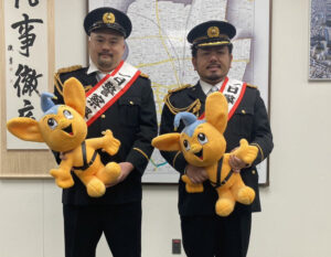 鬼越トマホーク「一日警察署長」任命で「悪徳警官にしか見えない」