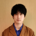 坂口健太郎が“超ワイルド化”!「短髪×口ひげ」大胆イメチェンの裏にあった切実事情