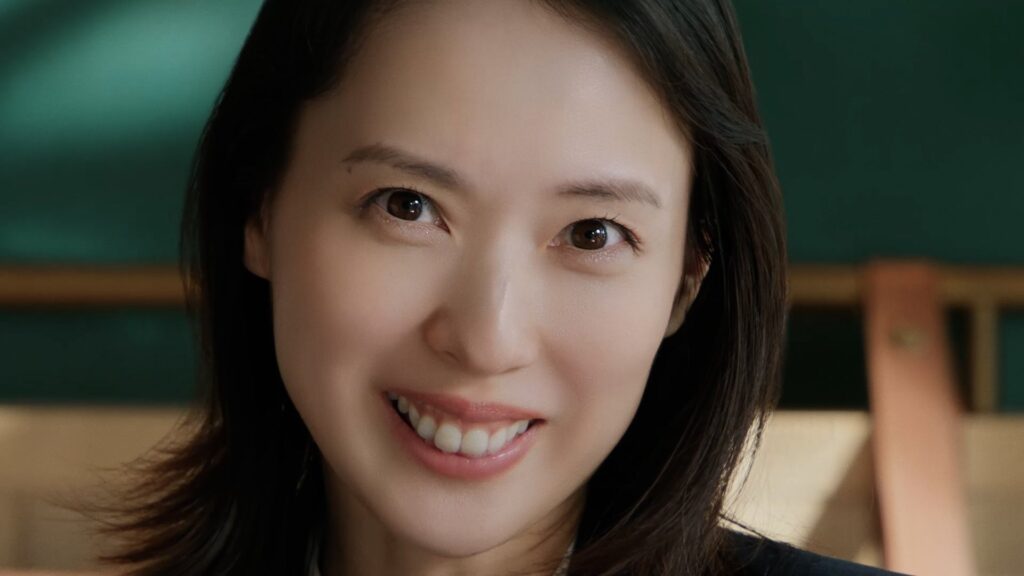 リクルートエージェントの新CMで笑顔を見せる戸田恵梨香
