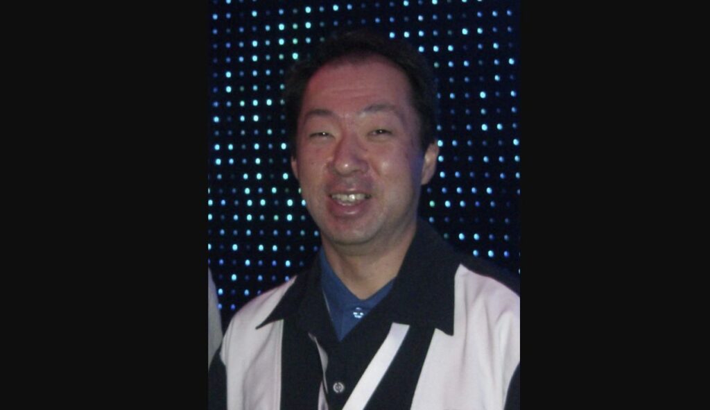 2006年のE3でカメラに向かう近藤浩治。顔と上半身を写した写真